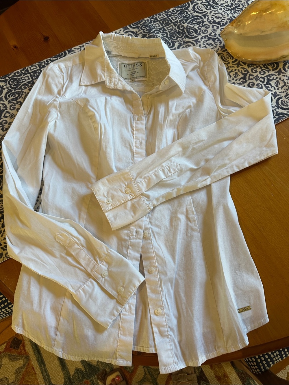 GUESS White Women's Long-Sleeve Button-Up stretch Dress Shirt